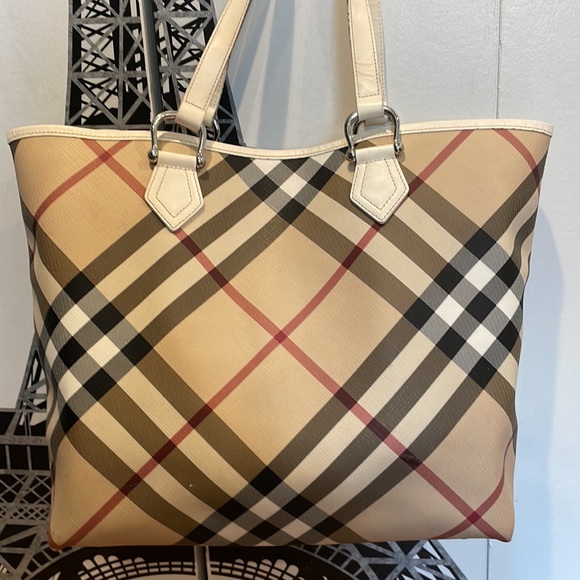 Burberry Handbags - XL Burberry vintage check nova tote